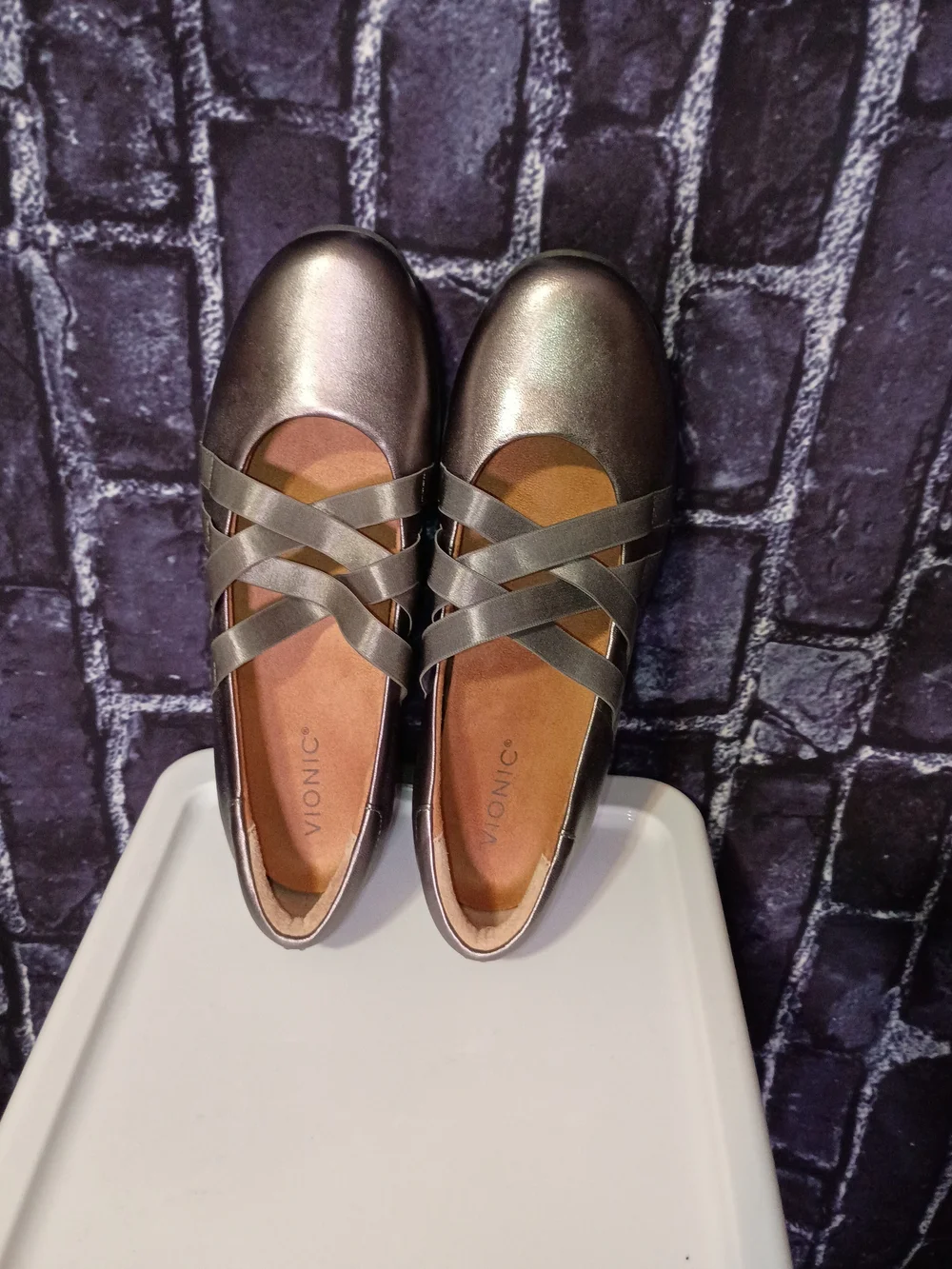 Vionic Metallic Gray Crisscross Strap Ballet Flat Size 10 NEW